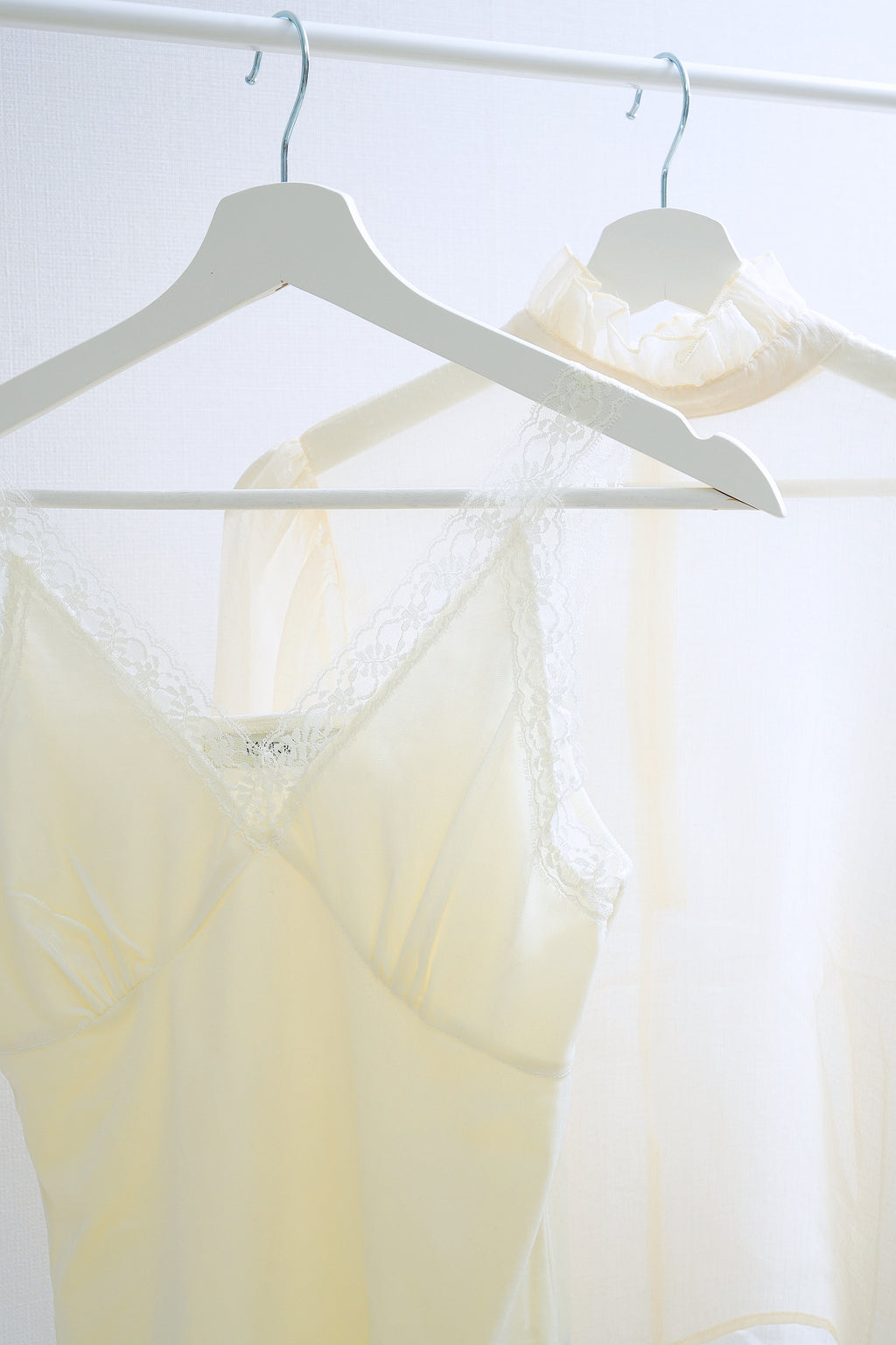 Cream Velvet V-Neck Lace-Trimmed Camisole