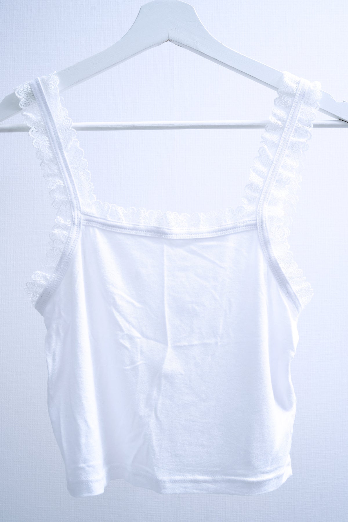 Delicate Scallop Lace Trimmed Square Neck Cami (White/Black)