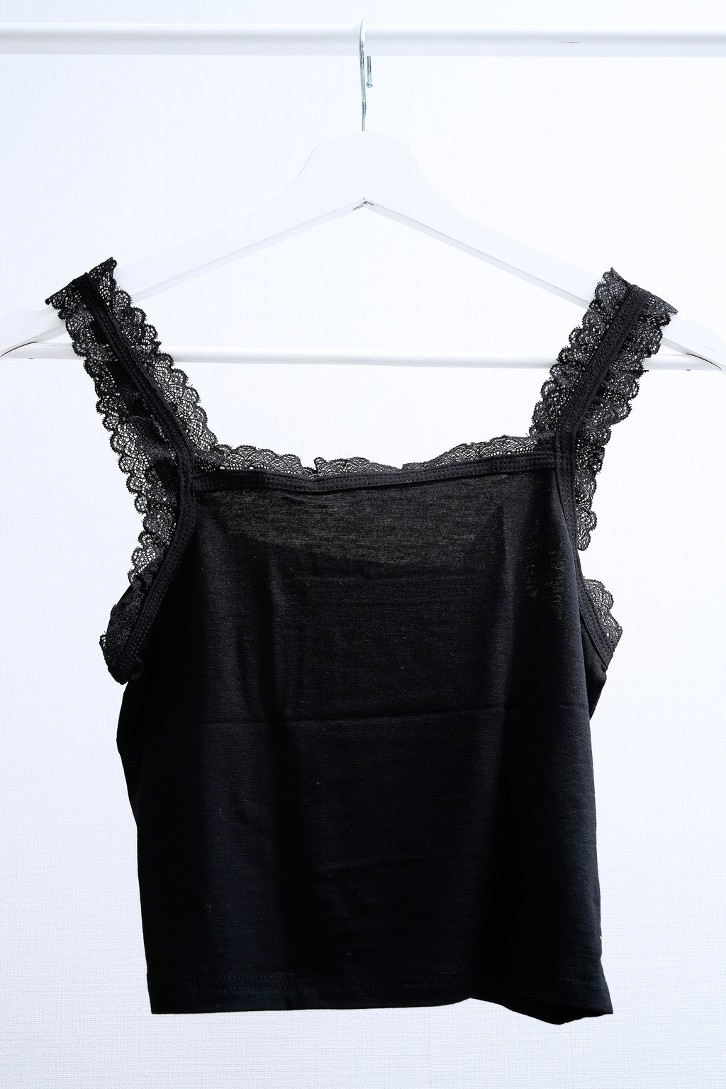 Delicate Scallop Lace Trimmed Square Neck Cami (White/Black)