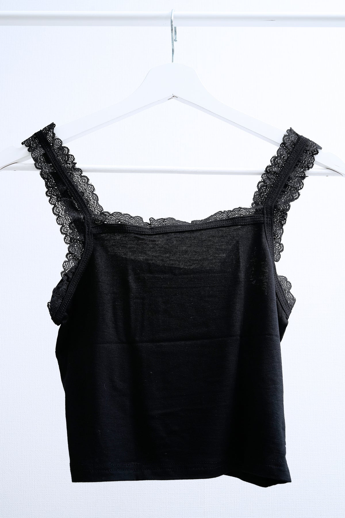 Delicate Scallop Lace Trimmed Square Neck Cami (White/Black)