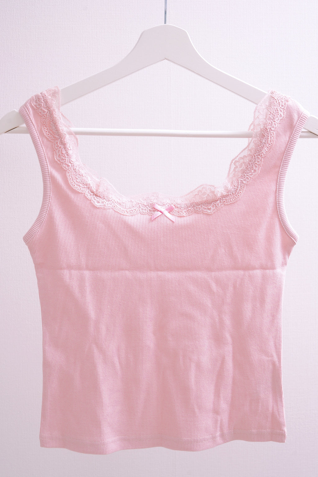 Delicate Ribbon Lace-Trimmed Ribbed Tank Top (Pink/Whie/Pink)
